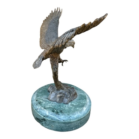 Phil Hauser Approaching Eagle bronze Sculpture on marble Base - Picture 4 of 14